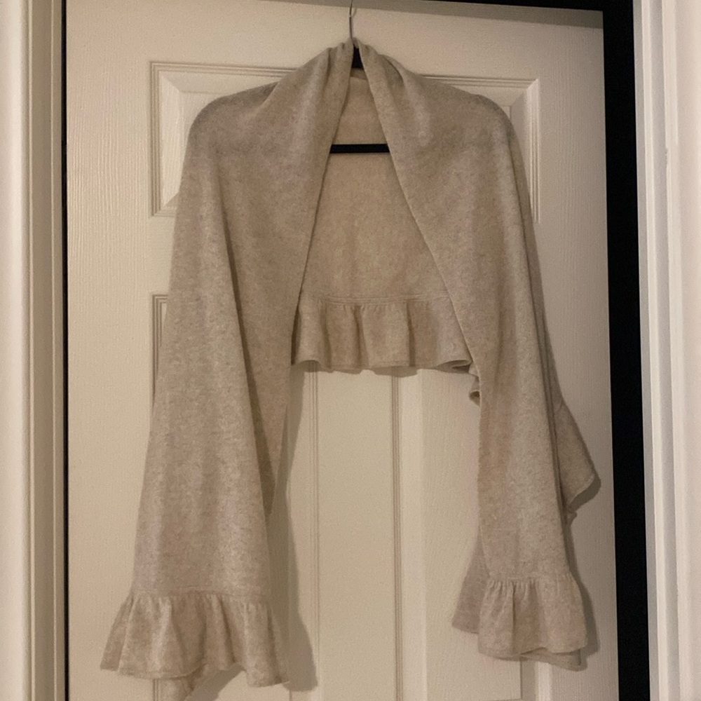 Cashmere wrap 2ply ruffled edges. Oatmeal color